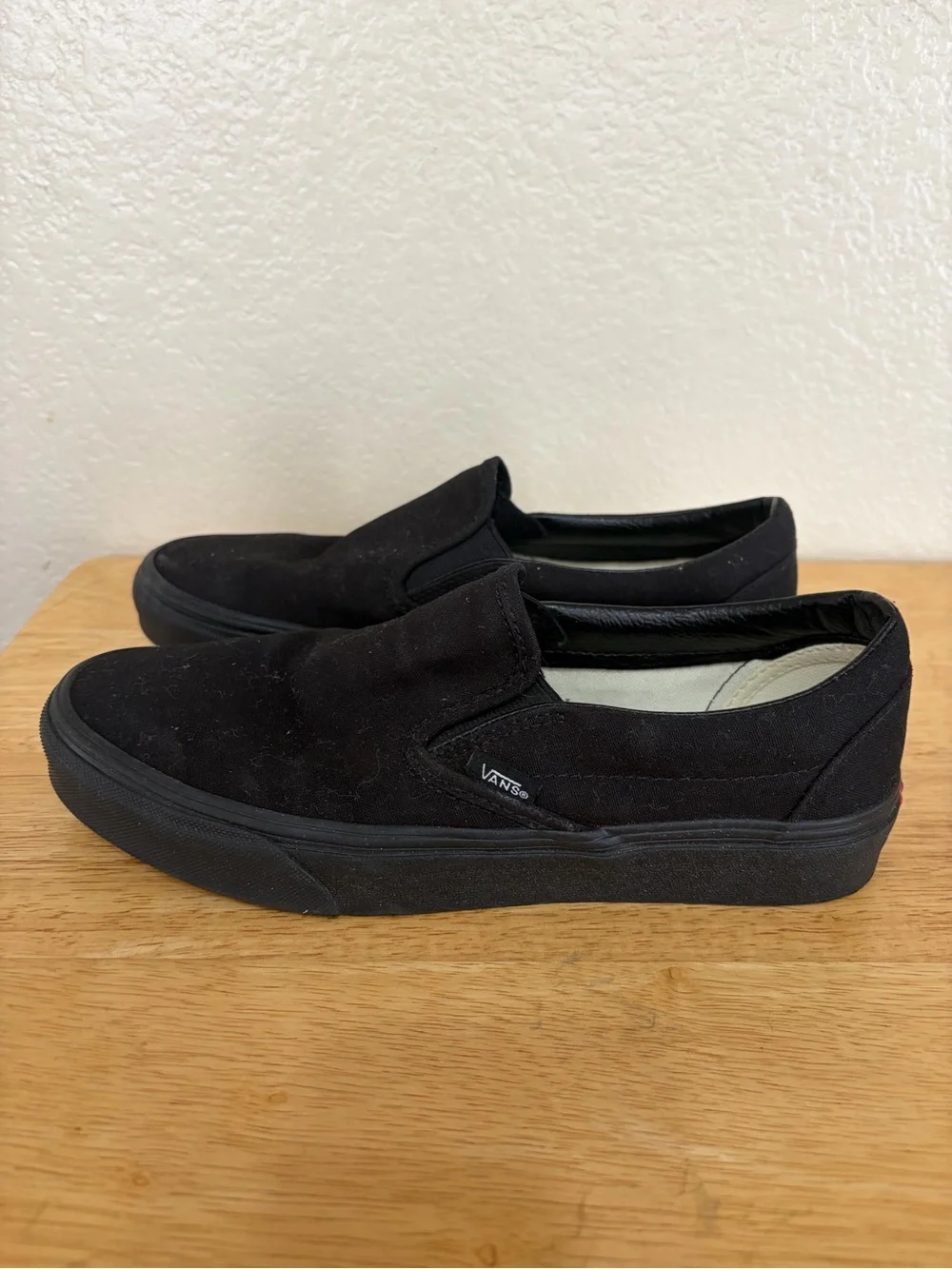 Vans All Black Classic Slip-On Canvas Loafers Size 7 Men 8.5 Women